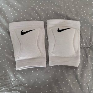 M/L white Nike knee pads